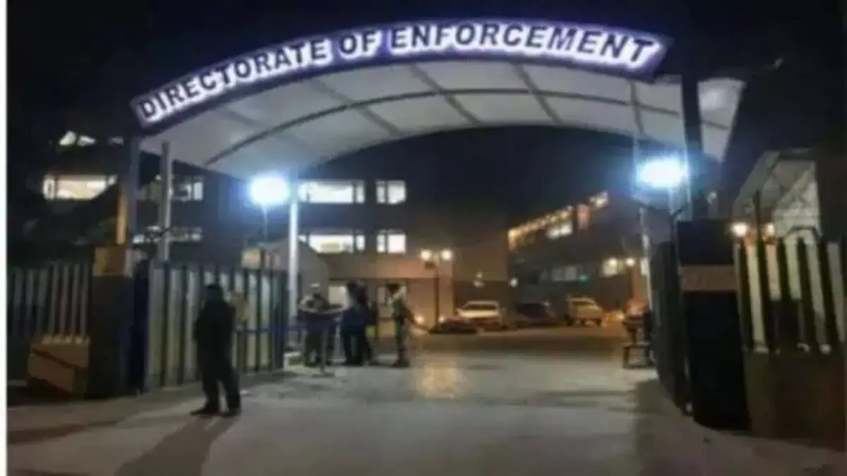 West Bengal: कोयला खनन और ट्रांसपोर्टेशन मामले से जुड़े ED के छापे West Bengal: कोयला खनन और ट्रांसपोर्टेशन मामले से जुड़े ED के छापे