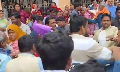 Malda जिले के स्कूल में SIR सुनवाई के दौरान 2 गुटों के बीच हिंसा भड़क गई