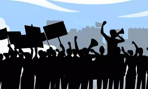 Tamil Nadu: सरकार के प्रमुख कार्यक्रमों के सुपरवाइजरों ने विरोध प्रदर्शन किया Tamil Nadu: सरकार के प्रमुख कार्यक्रमों के सुपरवाइजरों ने विरोध प्रदर्शन किया