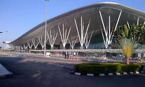 Devanahalli : 70 लाख की 2 किलो हाइड्रो कैनबिस ज़ब्त की गई Devanahalli : 70 लाख की 2 किलो हाइड्रो कैनबिस ज़ब्त की गई