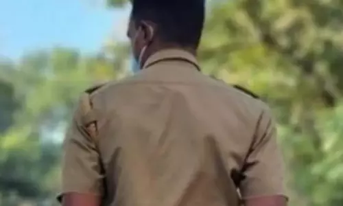 Chikkaballapur में इंटरफेथ छात्रों की मोरल पुलिसिंग, तीन नाबालिग हिरासत में Chikkaballapur में इंटरफेथ छात्रों की मोरल पुलिसिंग, तीन नाबालिग हिरासत में