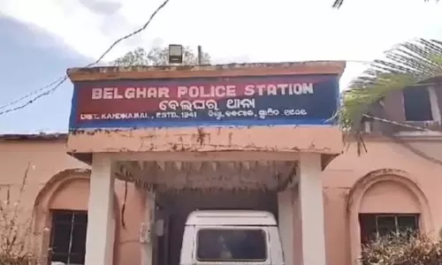 Kandhamal: 14 वर्षीय लड़की के साथ बर्बरता, जंगल में कपड़े फाड़ने के बाद वीडियो अपलोड किया गया Kandhamal: 14 वर्षीय लड़की के साथ बर्बरता, जंगल में कपड़े फाड़ने के बाद वीडियो अपलोड किया गया
