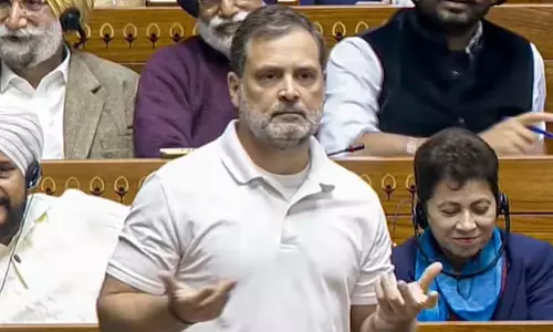 राहुल गांधी की स्पीच पर हंगामा खड़ा हो गया, उछाले गए पेपर, VIDEO राहुल गांधी की स्पीच पर हंगामा खड़ा हो गया, उछाले गए पेपर, VIDEO