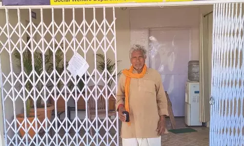 शासन की संवेदनशील पहल से बदली माखन निर्मलकर की दुनिया, श्रवण-यंत्र से लौटी संवाद की क्षमता