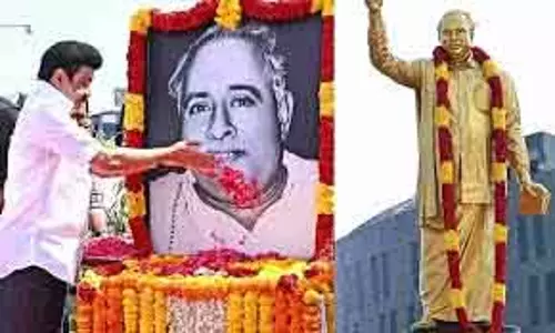 स्टालिन ने कहा, अन्ना अभी भी Tamil Nadu पर राज करते हैं स्टालिन ने कहा, अन्ना अभी भी Tamil Nadu पर राज करते हैं