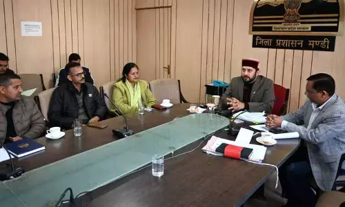 Mandi DC ने जल जीवन मिशन योजनाओं की प्रगति की समीक्षा की, समय पर पूरा करने पर ज़ोर दिया Mandi DC ने जल जीवन मिशन योजनाओं की प्रगति की समीक्षा की, समय पर पूरा करने पर ज़ोर दिया