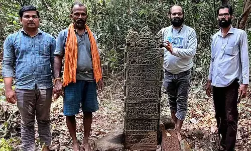 Ankola : राजा नागवर्मा के समय का हीरो स्टोन मिला Ankola : राजा नागवर्मा के समय का हीरो स्टोन मिला