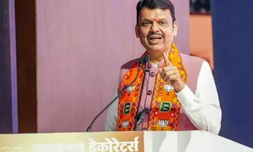 Fadnavis बोले, भारत-अमेरिका समझौते से महाराष्ट्र में नई आर्थिक संभावनाएं Fadnavis बोले, भारत-अमेरिका समझौते से महाराष्ट्र में नई आर्थिक संभावनाएं