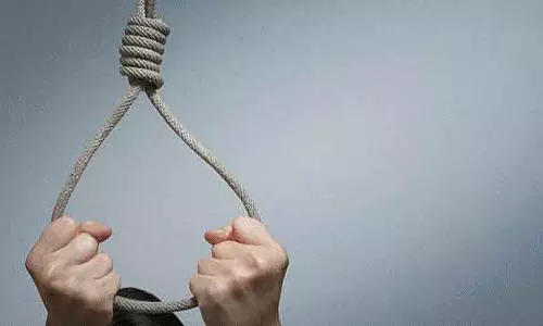 MP : ग्वालियर में 10 साल के लड़के ने फांसी लगाकर आत्महत्या की, पुलिस ने जांच शुरू की MP : ग्वालियर में 10 साल के लड़के ने फांसी लगाकर आत्महत्या की, पुलिस ने जांच शुरू की