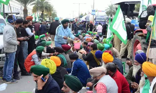 Jalandhar: किसानों ने चारे के बाज़ार में बायोगैस प्लांट लगाने के खिलाफ सड़क जाम की Jalandhar: किसानों ने चारे के बाज़ार में बायोगैस प्लांट लगाने के खिलाफ सड़क जाम की