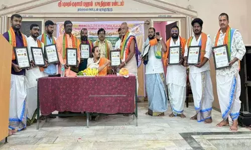 Munugodu शिवशक्ति पीठम के सदस्यों के लिए एक दुर्लभ सम्मान Munugodu शिवशक्ति पीठम के सदस्यों के लिए एक दुर्लभ सम्मान
