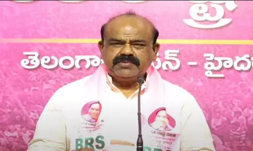 सिरिकोंडा मधुसूदन चारी ने रेवंत पर Justice Reddy की सलाह को नजरअंदाज करने का आरोप लगाया सिरिकोंडा मधुसूदन चारी ने रेवंत पर Justice Reddy की सलाह को नजरअंदाज करने का आरोप लगाया