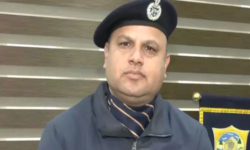 Himachal Police ने मैक्लोडगंज में अवैध दस्तावेजों के लिए एक चीनी नागरिक को हिरासत में लिया Himachal Police ने मैक्लोडगंज में अवैध दस्तावेजों के लिए एक चीनी नागरिक को हिरासत में लिया