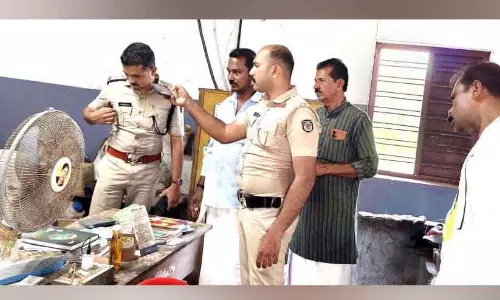 Vellarada में फिर तीन जगहों पर चोरी; पैसे और सामान चोरी हो गए Vellarada में फिर तीन जगहों पर चोरी; पैसे और सामान चोरी हो गए