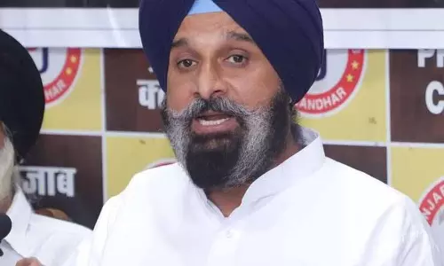 बिक्रम मजीठिया को ज़मानत मिलने से Akali नेता खुश बिक्रम मजीठिया को ज़मानत मिलने से Akali नेता खुश