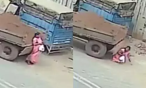 Surat में महिला ट्रैक्टर के नीचे, फोन ध्यान भटकाने का कारण