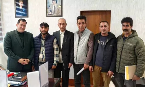 MLA ने कृषि मंत्री से बागवानी कर्मचारियों के प्रतिनिधिमंडल की मुलाकात करवाई MLA ने कृषि मंत्री से बागवानी कर्मचारियों के प्रतिनिधिमंडल की मुलाकात करवाई