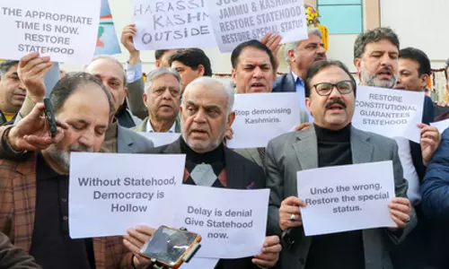 बीजेपी विधायकों की लॉ यूनिवर्सिटी मांग, NC-PDP ने हमले मुद्दा उठाया