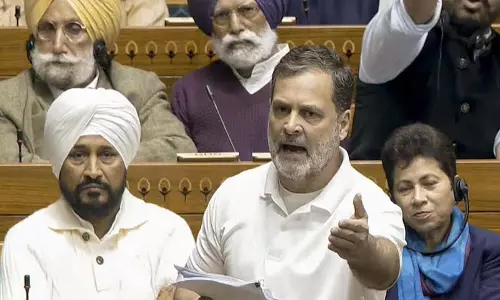 मोदीजी अमेरिकी दबाव के आगे झुक गए: Rahul Gandhi मोदीजी अमेरिकी दबाव के आगे झुक गए: Rahul Gandhi