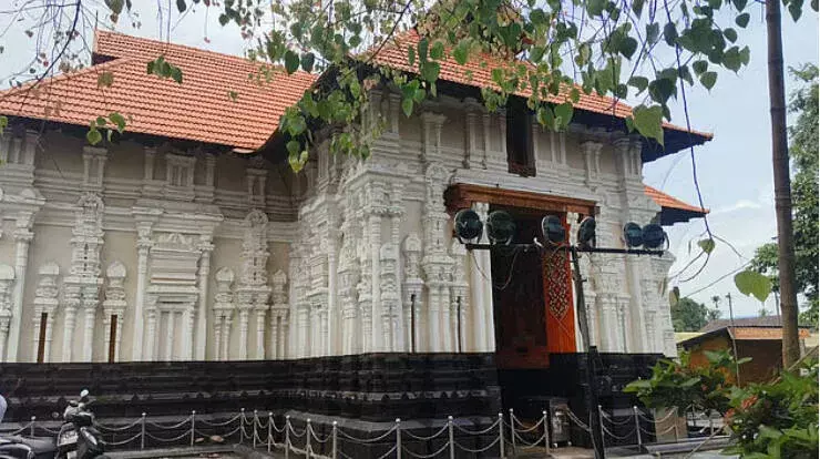 Kerala: कूडलमानिक्यम मंदिर नियुक्ति पर सुप्रीम कोर्ट में याचिका Kerala: कूडलमानिक्यम मंदिर नियुक्ति पर सुप्रीम कोर्ट में याचिका