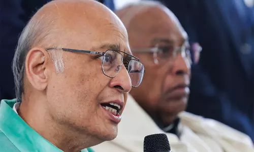 कांग्रेस MP अभिषेक सिंहवी ने ट्रंप द्वारा भारत-अमेरिका समझौते की घोषणा पर केंद्र से सवाल किया