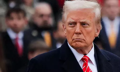 Trump ने वोटिंग का राष्ट्रीयकरण करने का प्रस्ताव दिया है, जो लंबे समय से चली आ रही राज्य की अथॉरिटी को चुनौती Trump ने वोटिंग का राष्ट्रीयकरण करने का प्रस्ताव दिया है, जो लंबे समय से चली आ रही राज्य की अथॉरिटी को चुनौती