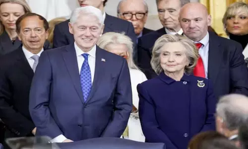 Bill, Hillary Clinton ने अवमानना वोट से पहले एपस्टीन जांच में गवाही देने पर सहमति जताई Bill, Hillary Clinton ने अवमानना वोट से पहले एपस्टीन जांच में गवाही देने पर सहमति जताई