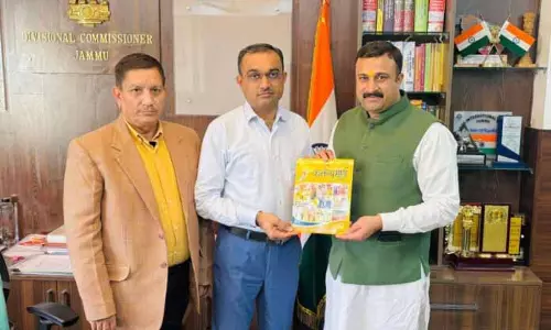 JAMMU: रोहित शास्त्री ने डिव कमिश्नर से मुलाकात की, संस्कृत के संरक्षण और प्रचार पर चर्चा की