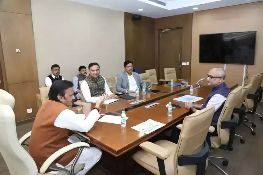 Bhopal: आयुष्मान भारत योजना में पारदर्शिता और त्वरित वितरण की आवश्यकता