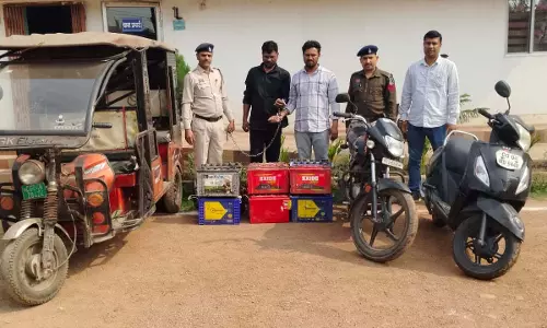 ई-रिक्शा वाहन से बैटरी चोरी करने वाले गिरोह का पर्दाफाश, 2 शातिर चोर गिरफ्तार ई-रिक्शा वाहन से बैटरी चोरी करने वाले गिरोह का पर्दाफाश, 2 शातिर चोर गिरफ्तार