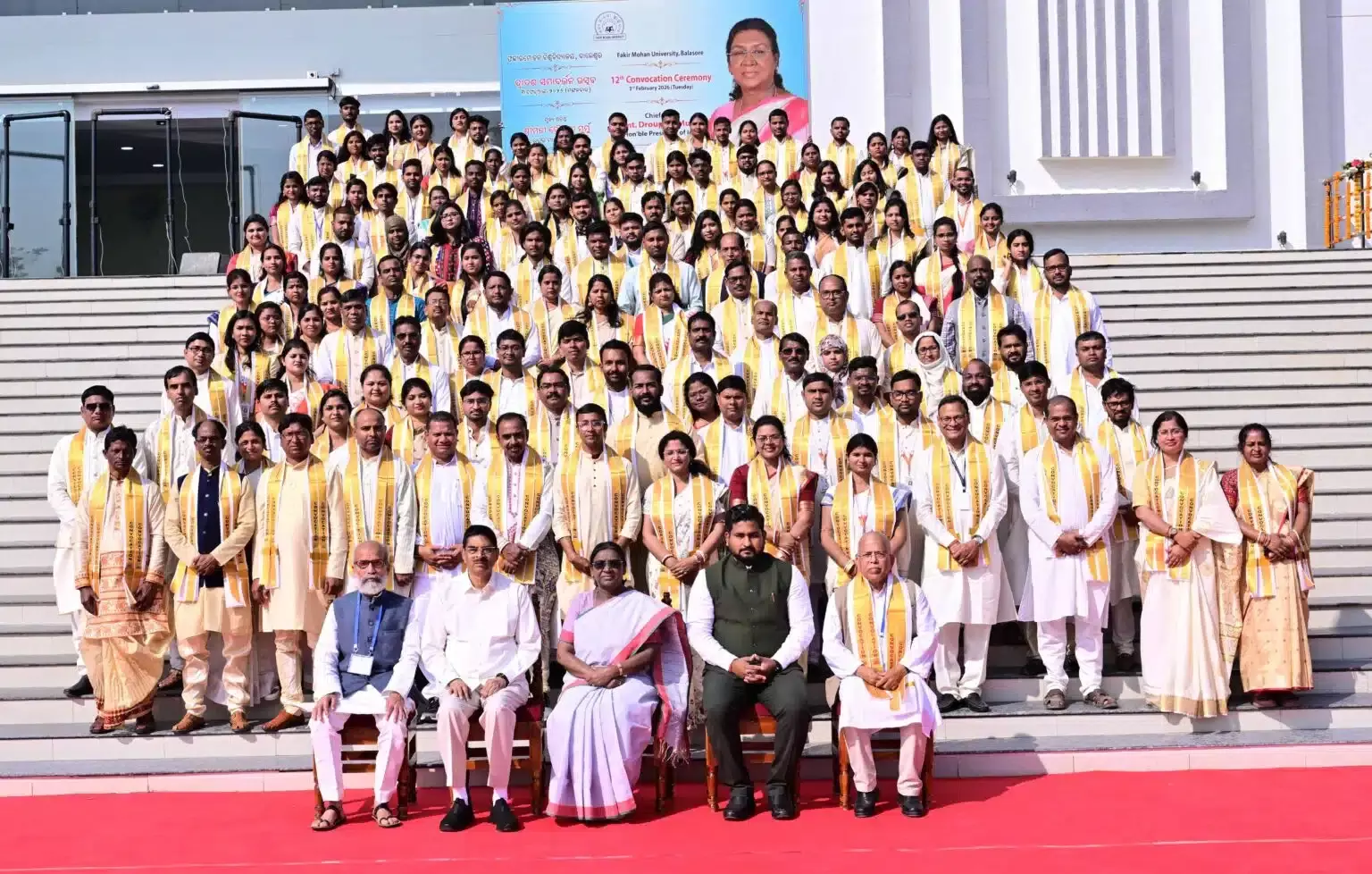 President Murmu ने बालासोर में फकीर मोहन विश्वविद्यालय के दीक्षांत समारोह में भाग लिया President Murmu ने बालासोर में फकीर मोहन विश्वविद्यालय के दीक्षांत समारोह में भाग लिया