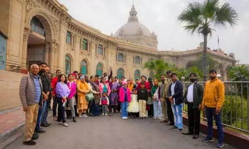 संवेदनशील पहल: 30 कैंसर मरीजों ने की ‘उम्मीद की यात्रा’, लखनऊ दर्शन में खिली मुस्कान संवेदनशील पहल: 30 कैंसर मरीजों ने की ‘उम्मीद की यात्रा’, लखनऊ दर्शन में खिली मुस्कान