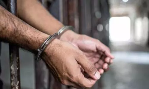 इनकम टैक्स विभाग का स्टेनोग्राफर 1.5 लाख रुपए रिश्वत लेते रंगे हाथों गिरफ्तार इनकम टैक्स विभाग का स्टेनोग्राफर 1.5 लाख रुपए रिश्वत लेते रंगे हाथों गिरफ्तार
