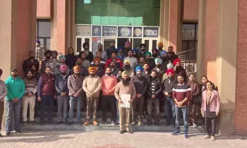 ट्रैफिक नियमों के उल्लंघन से Wallah Mandi के बाहर रोज़ जाम लगता है ट्रैफिक नियमों के उल्लंघन से Wallah Mandi के बाहर रोज़ जाम लगता है