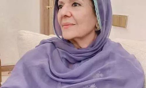 पाकिस्तानी कोर्ट ने इमरान खान की बहन के खिलाफ फिर से जारी किया गैर-जमानती वारंट पाकिस्तानी कोर्ट ने इमरान खान की बहन के खिलाफ फिर से जारी किया गैर-जमानती वारंट