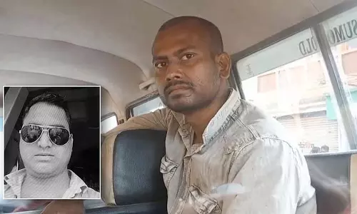 Burdwan में युवक ने डॉक्टर की चाकू मारकर हत्या की, पुलिस के सामने सरेंडर किया Burdwan में युवक ने डॉक्टर की चाकू मारकर हत्या की, पुलिस के सामने सरेंडर किया