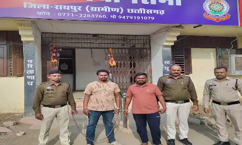 Raipur Breaking: मढ़ई मेले में सरपंच पर हमला, दो आरोपी गिरफ्तार, चार फरार Raipur Breaking: मढ़ई मेले में सरपंच पर हमला, दो आरोपी गिरफ्तार, चार फरार
