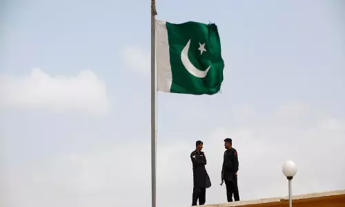 Pakistan की पूर्व मंत्री शिरीन मजारी, ईमान मजारी की मां ने जेल में तत्काल मुलाकात की मांग की Pakistan की पूर्व मंत्री शिरीन मजारी, ईमान मजारी की मां ने जेल में तत्काल मुलाकात की मांग की