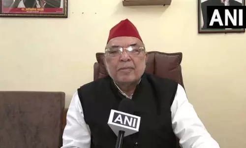 अमेरिका के साथ व्यापार वार्ता में केंद्र सरकार कमजोर, टैरिफ 18% तक घटा अमेरिका के साथ व्यापार वार्ता में केंद्र सरकार कमजोर, टैरिफ 18% तक घटा