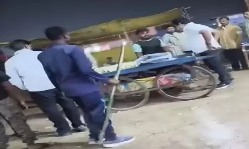 रायपुर के कारोबारी ने दुकानदार से की मारपीट, देखें VIDEO... रायपुर के कारोबारी ने दुकानदार से की मारपीट, देखें VIDEO...