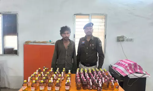 कमिश्नरेट की कार्रवाई: अवैध शराब परिवहन करते आरोपी गिरफ्तार कमिश्नरेट की कार्रवाई: अवैध शराब परिवहन करते आरोपी गिरफ्तार