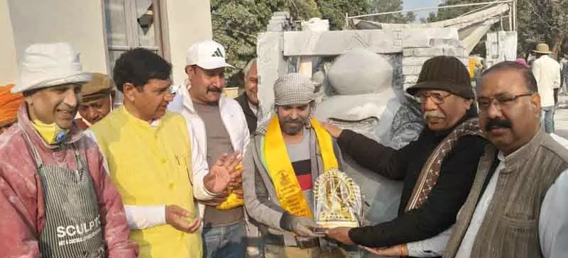 Kurukshetra कलाकारों ने पेहोवा में 16 विशाल मूर्तियां बनाईं Kurukshetra कलाकारों ने पेहोवा में 16 विशाल मूर्तियां बनाईं