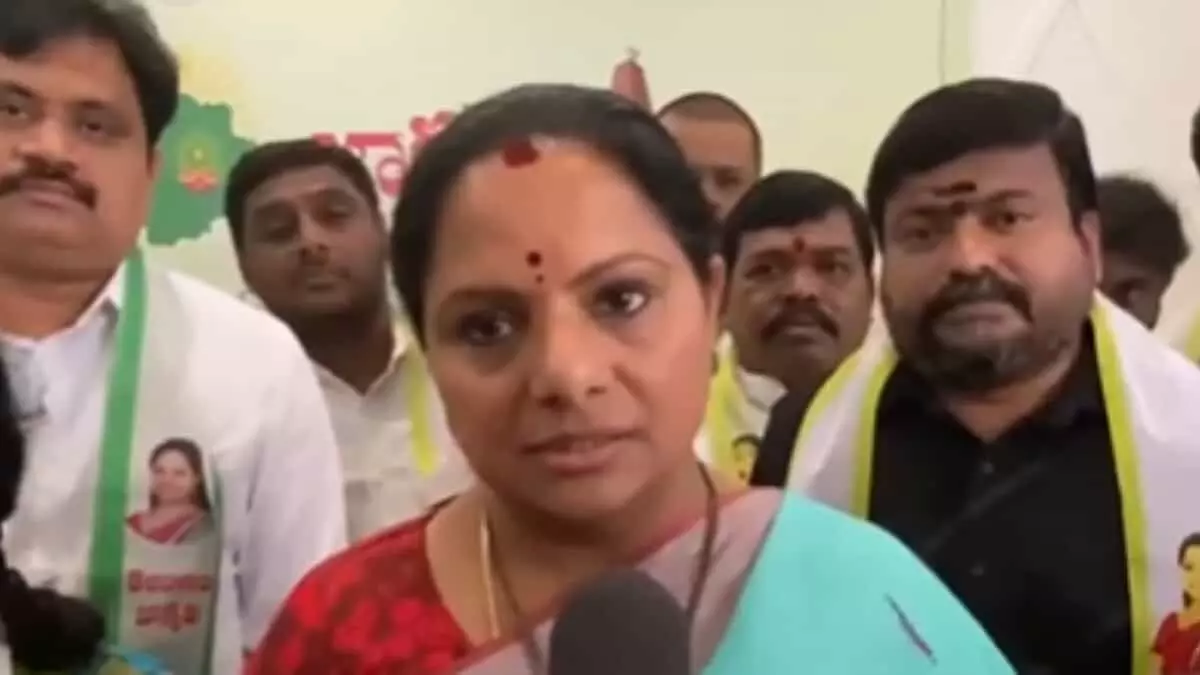 Hyderabad: कविता ने केसीआर से एसआईटी की पूछताछ की निंदा करने पर केटीआर की आलोचना Hyderabad: कविता ने केसीआर से एसआईटी की पूछताछ की निंदा करने पर केटीआर की आलोचना