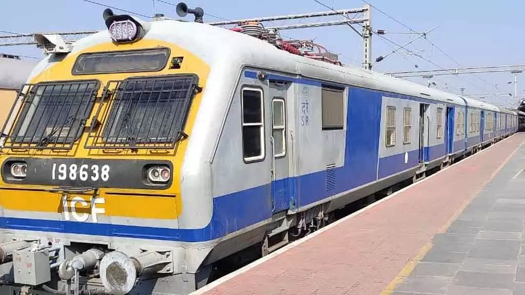 तांबरम-विल्लुपुरम MEMU ट्रेन तिंडीवनम में रुकती है तांबरम-विल्लुपुरम MEMU ट्रेन तिंडीवनम में रुकती है