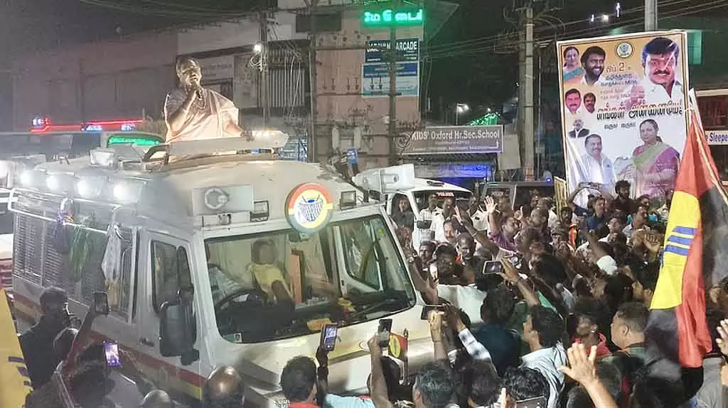 हमें केरल में खनिजों के ट्रांसपोर्टेशन को रोकना चाहिए: Premalatha Vijayakanth हमें केरल में खनिजों के ट्रांसपोर्टेशन को रोकना चाहिए: Premalatha Vijayakanth