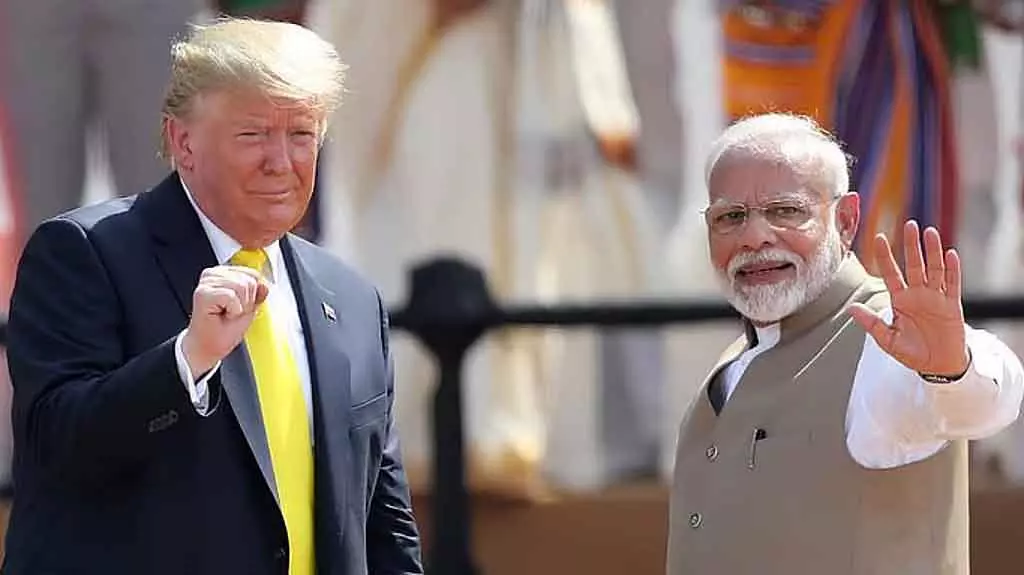 Trump ने भारत के साथ ट्रेड डील को मंज़ूरी दी: टैक्स घटाकर 18% कर दिया गया Trump ने भारत के साथ ट्रेड डील को मंज़ूरी दी: टैक्स घटाकर 18% कर दिया गया