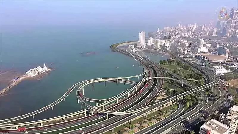 Mumbai : लड़के द्वारा चलाई जा रही तेज़ रफ़्तार मर्सिडीज़ कोस्टल रोड टनल के अंदर टकरा गई, 3 घायल Mumbai : लड़के द्वारा चलाई जा रही तेज़ रफ़्तार मर्सिडीज़ कोस्टल रोड टनल के अंदर टकरा गई, 3 घायल