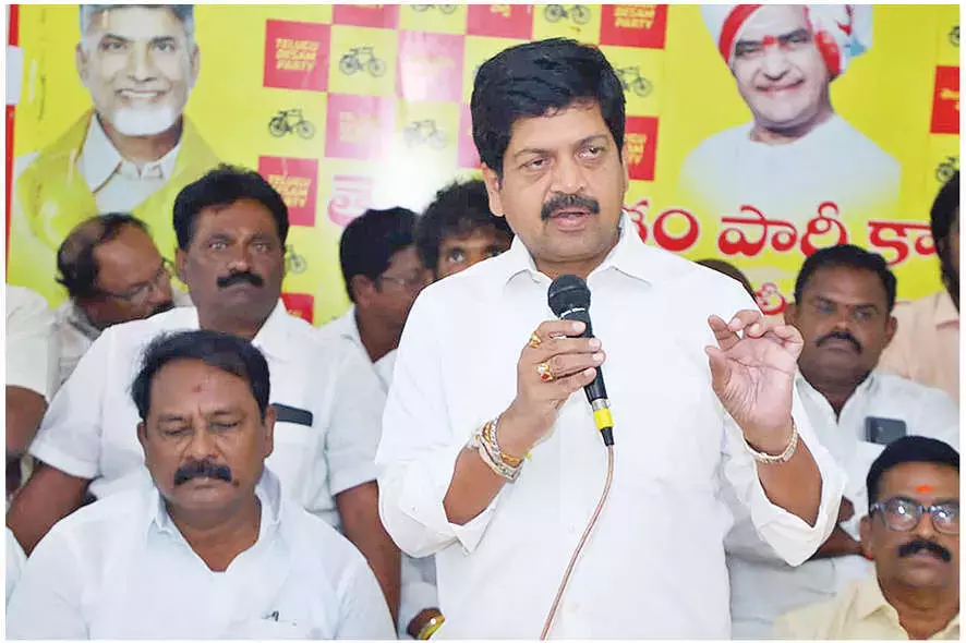 Andhra: कोल्लू ने हमले के लिए YSRCP के खिलाफ गुस्से को ज़िम्मेदार ठहराया Andhra: कोल्लू ने हमले के लिए YSRCP के खिलाफ गुस्से को ज़िम्मेदार ठहराया