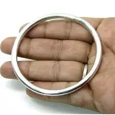 Silver Bracelet: किन राशि वालों को पहनना चाहिए चांदी का कड़ा और किन्हें नहीं ,जानें इससे जुड़े नियम Silver Bracelet: किन राशि वालों को पहनना चाहिए चांदी का कड़ा और किन्हें नहीं ,जानें इससे जुड़े नियम