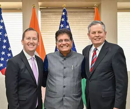 शोर थमने पर दो स्वाभाविक साझेदार साथ आते हैं: भारत-अमेरिका ट्रेड डील से उद्योगपतियों के चेहरे पर खुशी शोर थमने पर दो स्वाभाविक साझेदार साथ आते हैं: भारत-अमेरिका ट्रेड डील से उद्योगपतियों के चेहरे पर खुशी